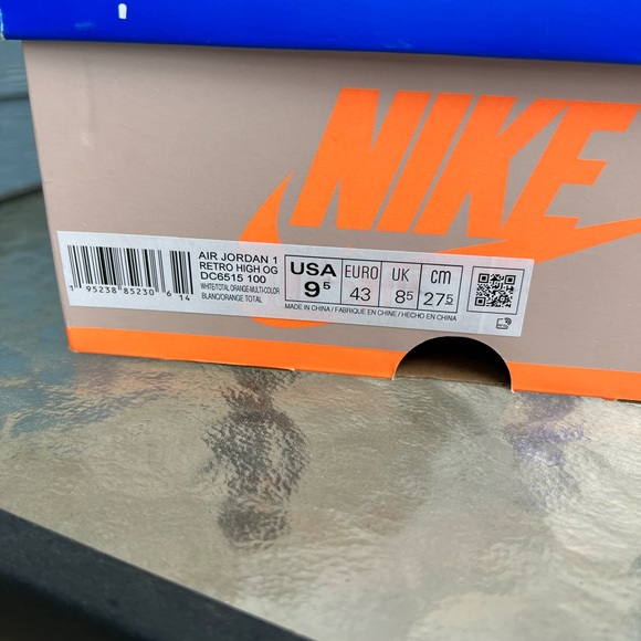 Air Jordan 1 Retro High OG - Picture 4 of 4